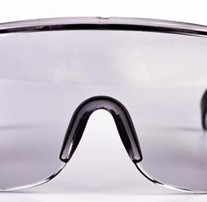 EN161311-ANTEOJO POLICARBONATO NEGRO PATILLA NEGRA